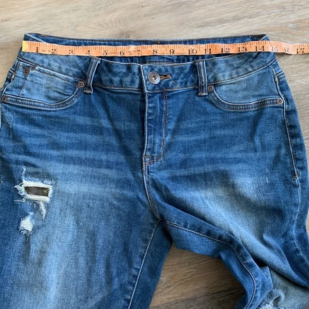 Maurice’s jeans distressed camo patch size medium